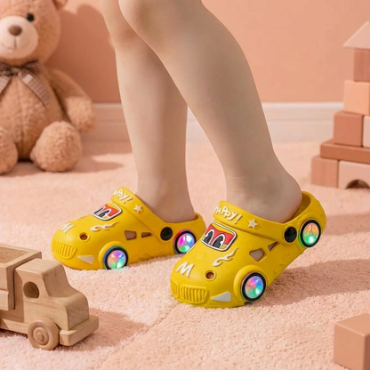 Claquettes enfant lumineuses avec motif voiture – sandales de bain avec semelle antidérapante